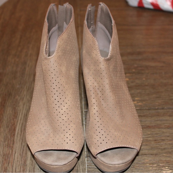 Pierre Dumas Tan Peep-Toe Ankle Booties - Picture 1 of 4